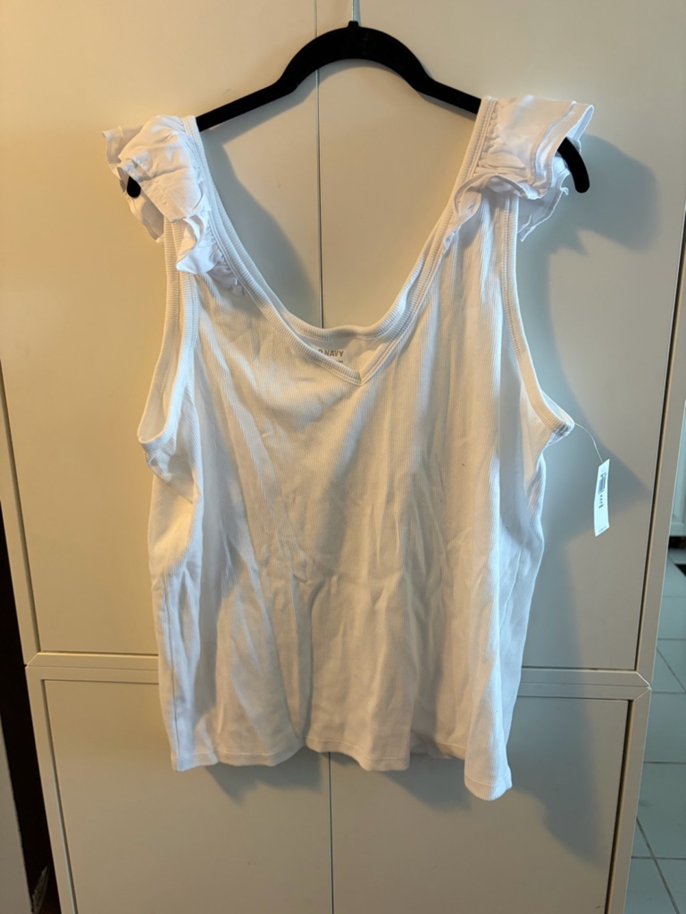 Old Navy White Ruffle Shoulder Tank Top B23